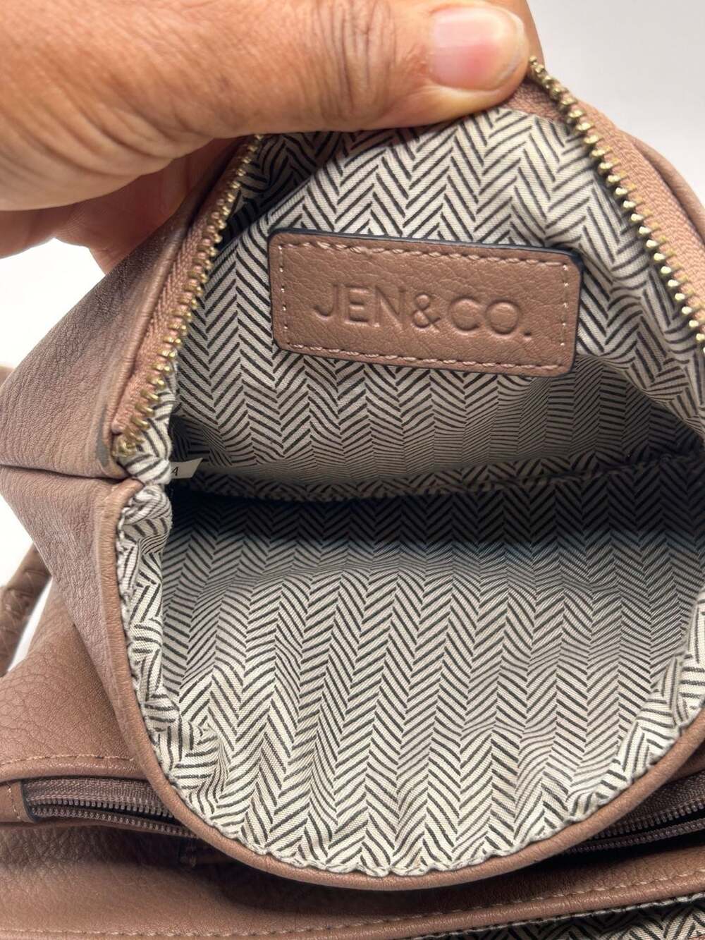 Jen & Co. Riley 3-Compartment Crossbody - Picture 2 of 6